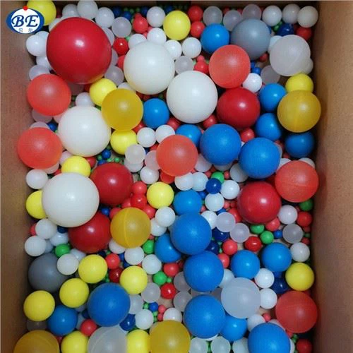 Обојена чврста пластична лопта
